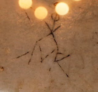 Tre runeinnskrifter er kjent frå den bysantinske kyrkja Hagia Sofia i Istanbul i Tyrkia. Dei er daterte til vikingtida, og desse runene er rissa ned i marmoren. Bodskapen blir tolka som «Halvdan rissa desse runer». 
