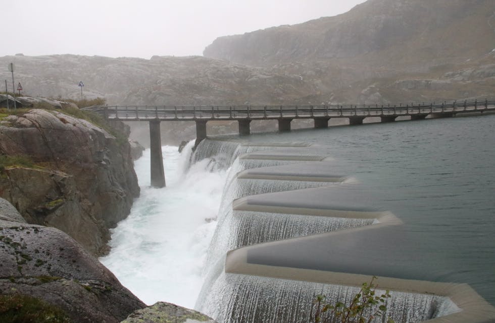 Naturinngrepa som følgjer ei kraftutbygging må ha ein pris. Nå føreslår eit utval å endra spelereglane og kompensasjonen til kommunane. 