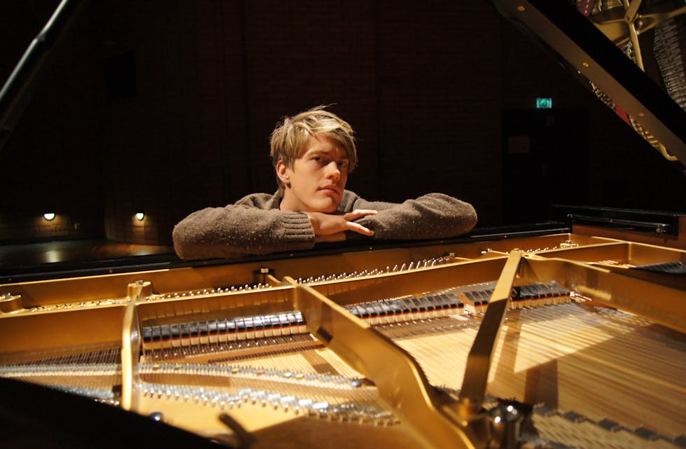 Pianist Eirik Hellerdal Fosstveit gler seg til torsdagens konsertar. 