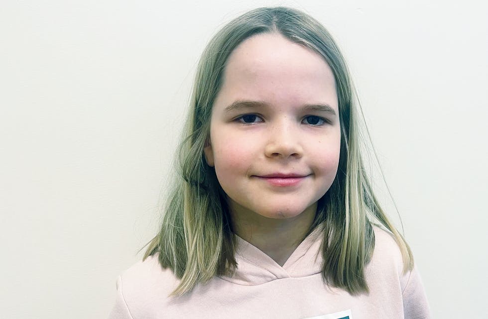 Anna Oline Gausland Årthun er sju år og går i andre klasse ved Fløgstad skule. 