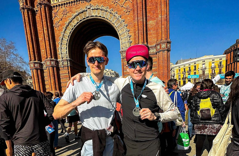 Jonas Listøl og Finn Isaksen fullførte søndag Barcelona halvmaraton på høvesvis 1:17,59 og 1:10,03. 