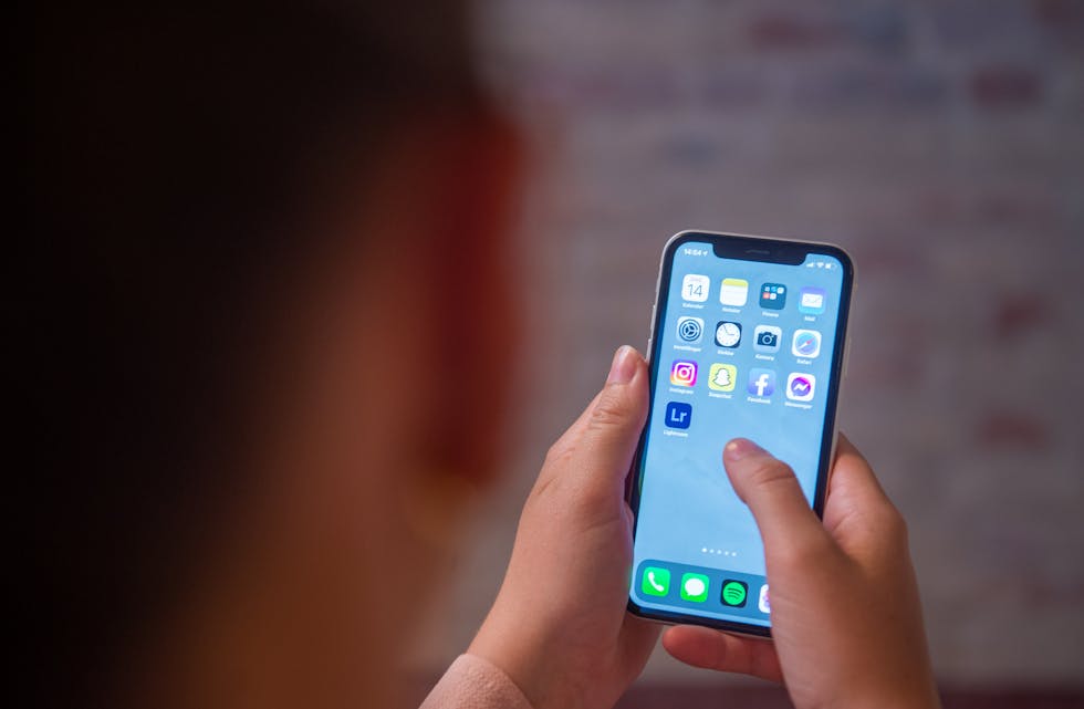 Dropp mobilen på soverommet, finn ein ny hobby, slett appar og skru av varsel. Dette er blant tipsa frå ungdommane for å redusere skjermtida.