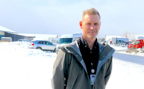 Gunnar André Gauthun, hub-koordinator i Iverson e-Fuels, trur selskapet er tent med å vere opne og tilgjengeleg, og arrangerer derfor kafé på Folkets Hus.