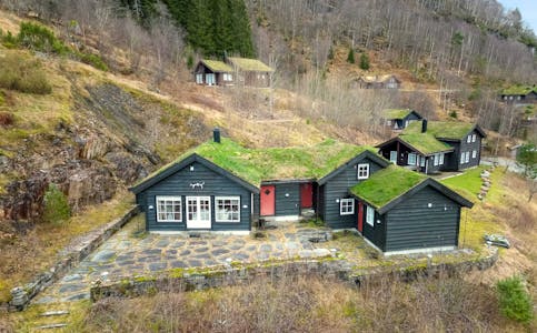Denne hytta i Rabben-feltet i Svandal gjekk for 3 950 000 kroner i går, tysdag. Både selgar og kjøpar er frå sørfylket. 