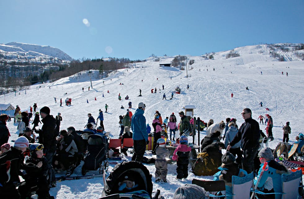 Både vêr og snøforhold lovar godt for påsken i Sauda skisenter. Her frå ein nydeleg skidag påsken 2010.