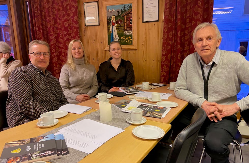 Klare for å gi solid informasjon på sogelagsmøte. Frå venstre: Olafr Jakobsson, Lene Doksrød Ringstrand, Karin Øvrebø Gauthun og Syvert Bruknapp.
