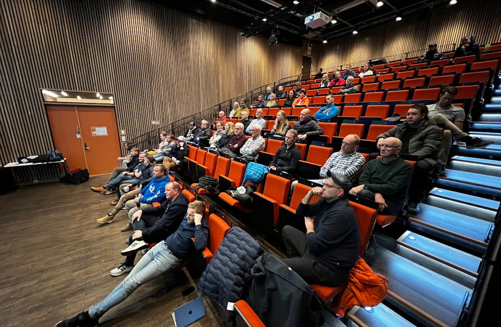 Informasjonsmøte i Kulturhuset Folkets Hus torsdag kveld. Utbyggingsplanane i Svandal var tema.