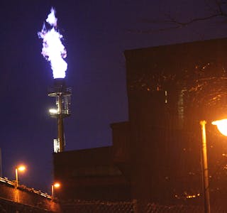 Gassflammen over taket ved Eramet sitt smelteverk i Sauda går usikre tider i møte når gassen i framtida skal nyttast til kraftproduksjon. 