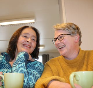 Årsmøtet til Mental Helse Rogaland blir lagt til Sauda, like over påske. Det er Martha Gulbrandsen (til høyre) som er leder av fylkeslaget, her sammen med Siv-Ann Pedersen.