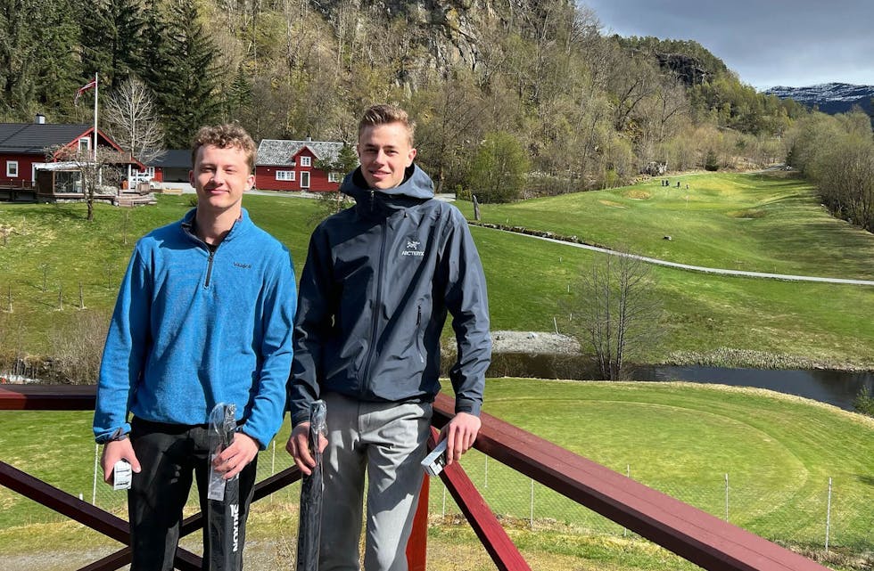 Torjus Hiim Øye og Mathias Bergsbakk vann årets opningsturnering på Sauda Golfbane.