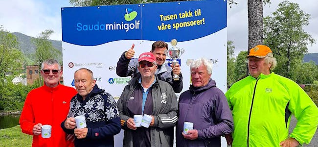 Her er årets vinnarlag med Frank Hansen og Alf Ole Johnsen, med sølvvinnarane Anders Solbrekk og Asbjørn Løvaas til venstre og bronsevinnarane Hans Søndenå og Bjarne Håheimsnes til høgre.