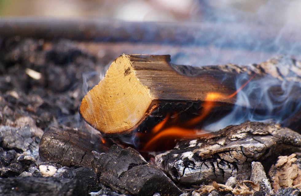 Brannvesenet innfører totalforbud mot bruk av open eld frå tysdag av.