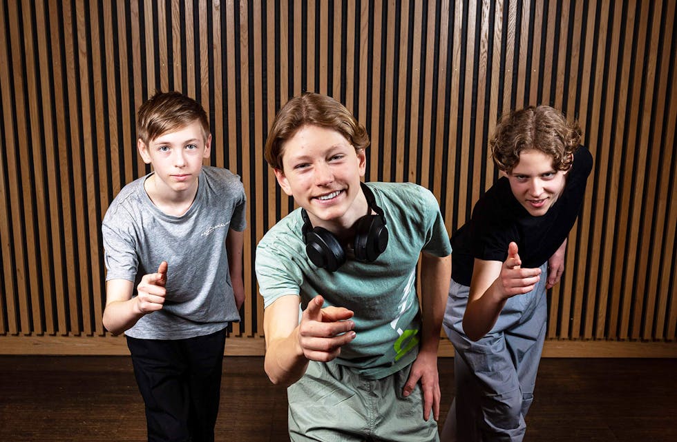 Dansegruppa til Jonas Enlid, Kasper Fatnes Skaarer og Kriståffer Ness Årtun har stått for mykje god dans det siste året. Dei var også med under Sauda kulturskule si sommaravslutning.