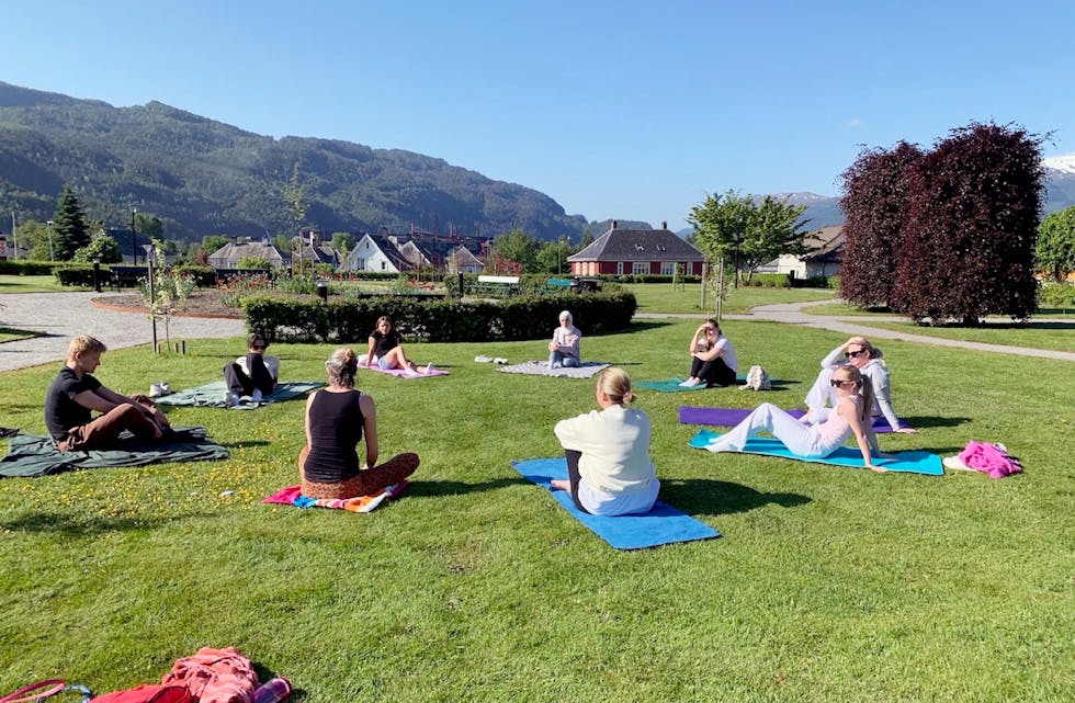 Yoga i Sneath`s Park.