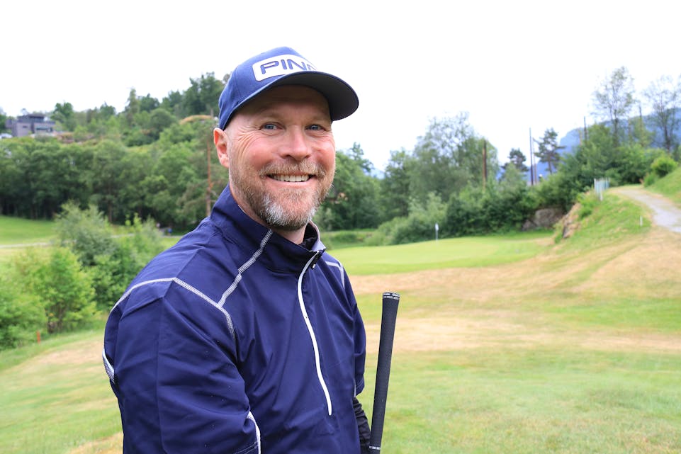 Thomas Sørensen frå Sauda golfklubb skal spela ein golfrunde i Ullensaker 8. juli – med sjølvaste Viktor Hovland. I tillegg til den norske golfproffen skal Kyrre «Kygo» Gørvell-Dahll vera med på same flight.