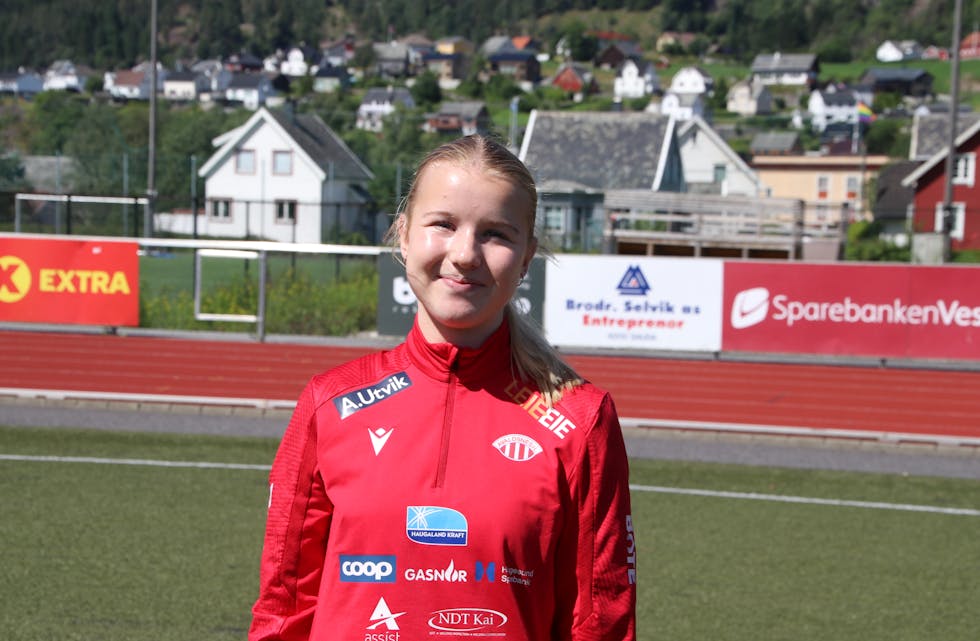 Signe Saltnes Aarhus (16) draumar om å bli fotballproff.