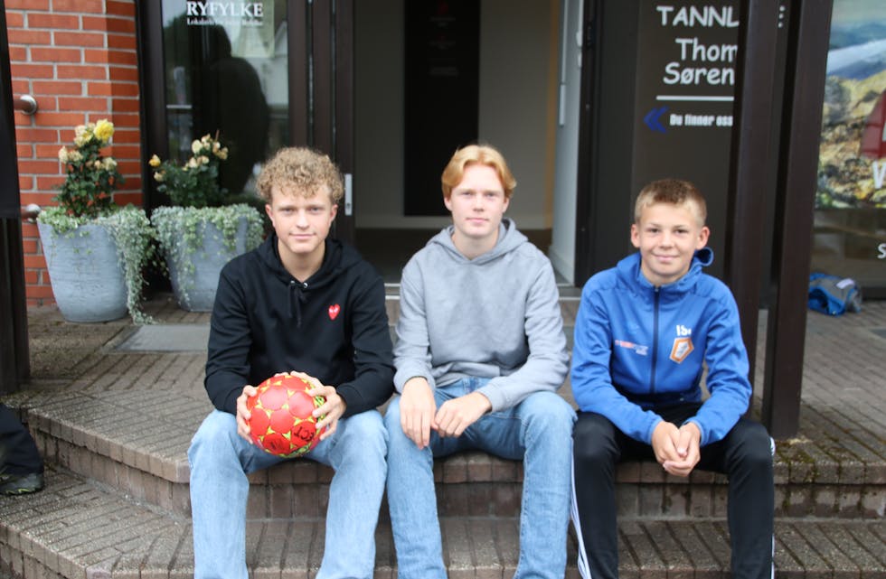 Bilde: Ivar Sverre Haugsvær (14), Oliver Weiseth Ljung (14) og Selmer Buer (14) skal reisa på Norway Cup. 