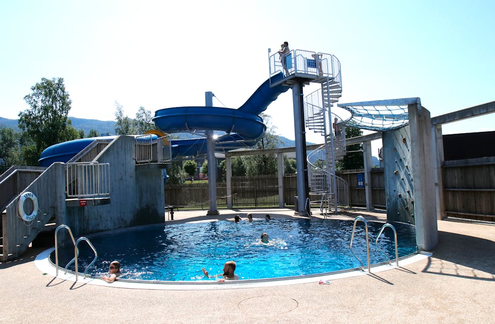 Mange turistar har tatt turen innom badeanlegget til no i sommar. 