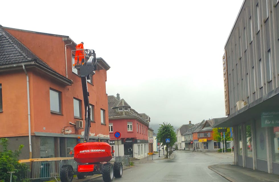 Bilde:
Arbeidet med å sikre Brugata 19 er påbegynt måndag morgon.