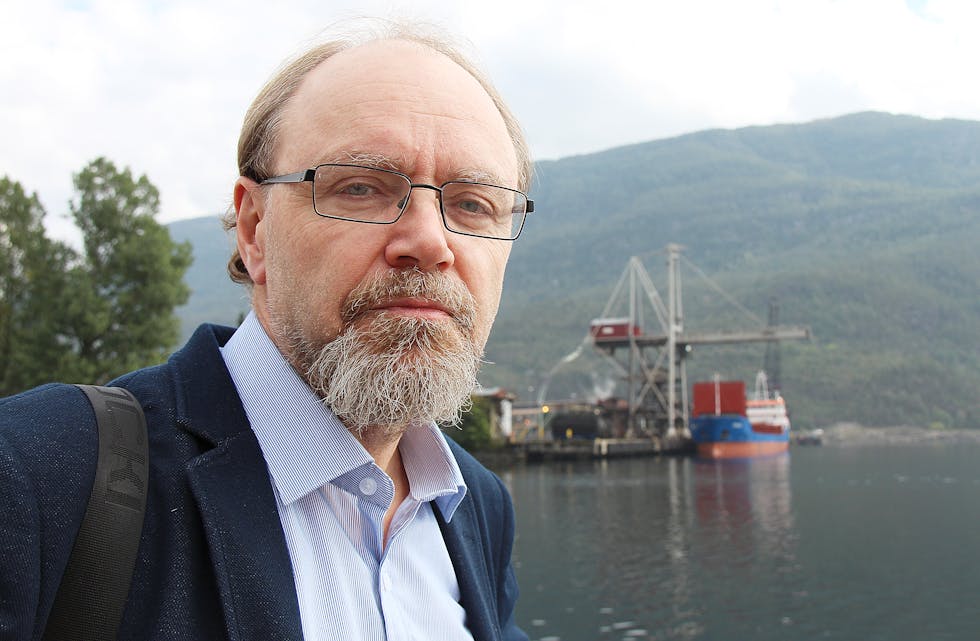Tidlegare rådmann i Sauda kommune, Alan G. Thompson, skal nå leia kontrollutvalet dei neste fire åra.