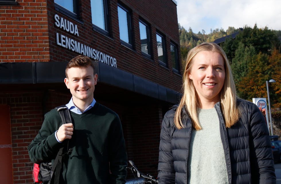 Påtroppande ordførar Håvard Handeland (Ap) og avtroppande varaordførar Sigrid Bojesen Fatnes (Sp) gleder seg stort over at regjeringa har blinka ut Sauda som éin av 15 stader som får passkontor.