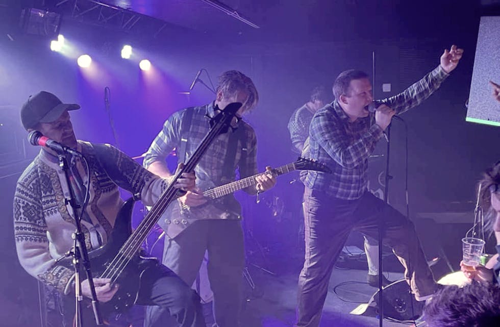 Ulvhedner speler melodiøs metall av den tunge sorten. Tematikken er imidlertid veldig annleis enn mange andre band i same sjangerområde. Her er onde krefter og demonar byta ut med tungt arbeid, bål og norske handverktradisjonar.