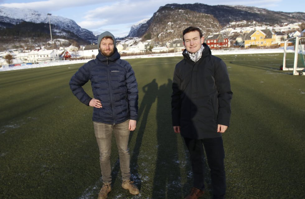 Varaordførar Paul Løyning og ordførar Håvard Handeland opplyser at Høgre og Arbeidarpartiet går inn for nytt stadiondekke.