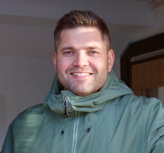 Roger Birkeland (35) er nå fast med i toppleiargruppa i Sauda kommune. 