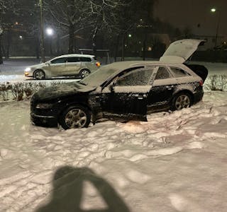 To bilar kolliderte ved Sneath´s park laurdag kveld.
