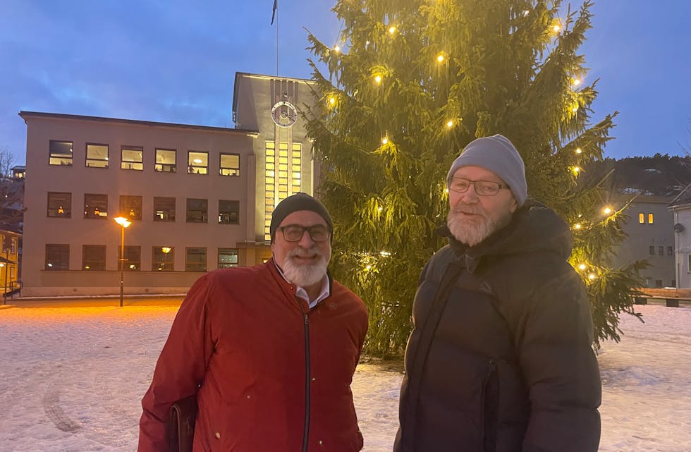 Raudts Dimitar Penev (til vensre) og SVs Alan G. Thompson vil hjelpa sosialklientar i julehøgtida, og fekk fleirtalet i kommunestyret med på dette. 