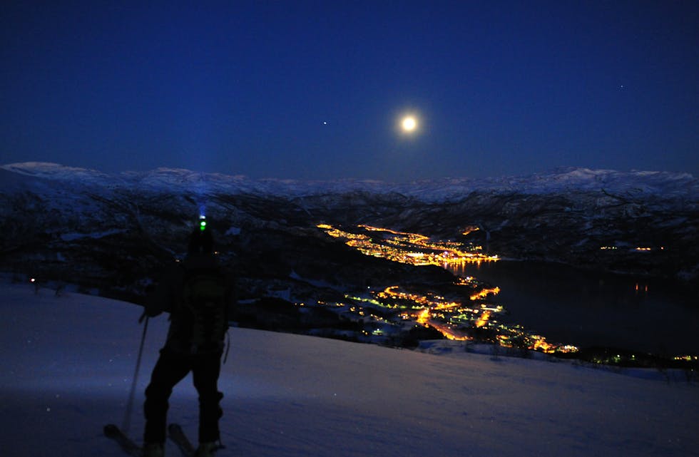 Sauda sett frå vinterfjellet.