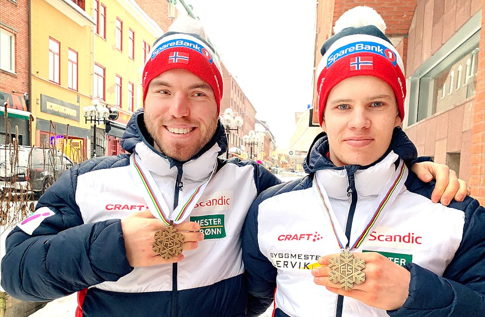 Thomas Karbøl Oxaal (til venstre) saman med ledsagar Geir Lervik under para-VM på ski i Østersund, januar 2023.