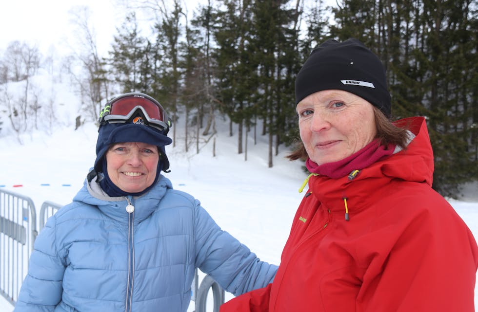 Guri Småmo (til venstre) og Ellen Amdal deltok i trimklassen og fortalde om ein fin-fin skitur. Dei har deltatt høvesvis 30 og 39 gonger i Slettedalen Rundt.