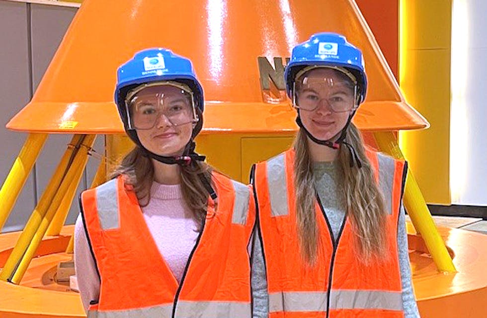 Kamilla Løland og Silje Åbø vann ein dag med omvising hos Statkraft.