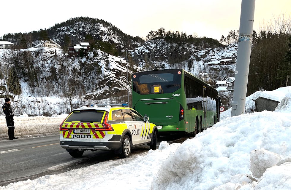 Bussen blei stoppa utanfor fjordhotellet. Men saka var ikkje så alvorleg som ein annan medieaktør på Haugalandet påstod. 