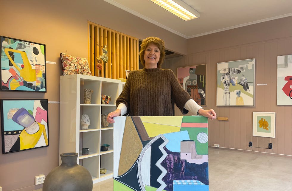 Jane Ness bruker sin saudapåske til å halda salsutstilling i eit "pop-up"-galleri i Rådhusgata. 