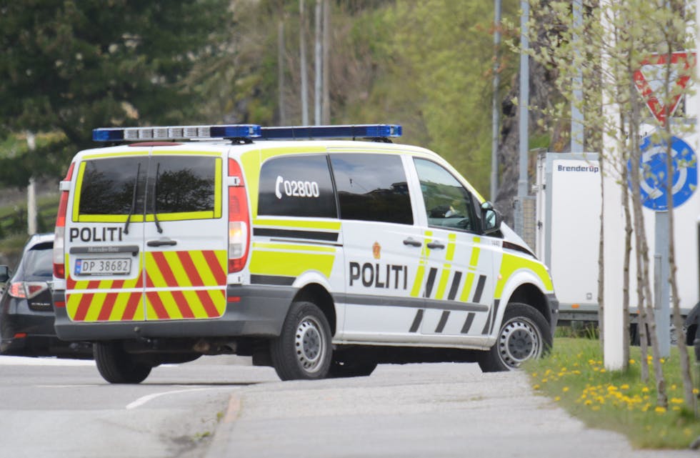 Blålys og sirener blir merkbart i Sauda tysdag når politiet skal friske opp utrykningsferdighetene sine. Arkivfoto.