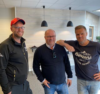 Dagleg leiar i Sauda Skisenter, Lars Reidar Fosstveit, og dagleg leiar i Folkeheisen AS, Kristian Landro, på besøk hos den italienske gondolprodusenten. 