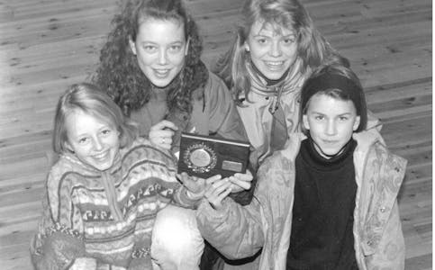 Jentene i barytongruppa til Saudasjøen skulemusikklag fekk bestemannsprisen under konkurransen Haukås Brass Festival i desember 1992. 