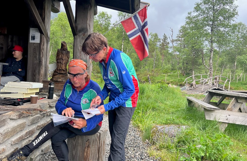 Yolanda Dirksen og Guri Småmo, fotografert under eit tidlegare orienteringsløp.