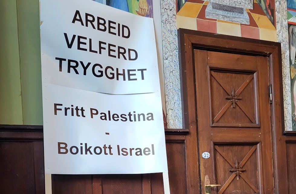 Dette budskapet stod fleire plassar å lese på Folkets Hus onsdag.