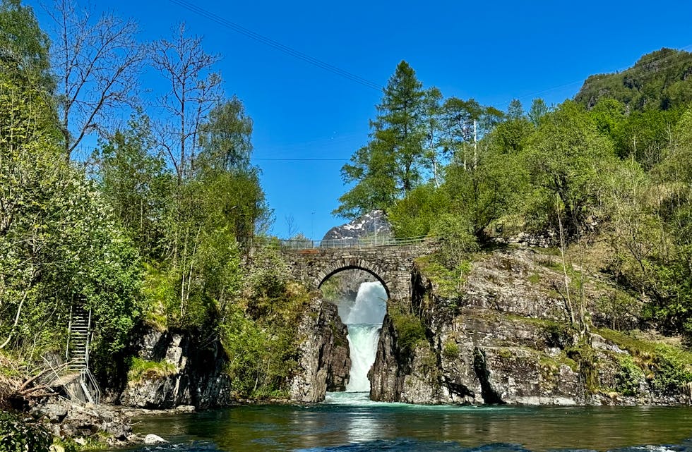 Høllandsfossen.