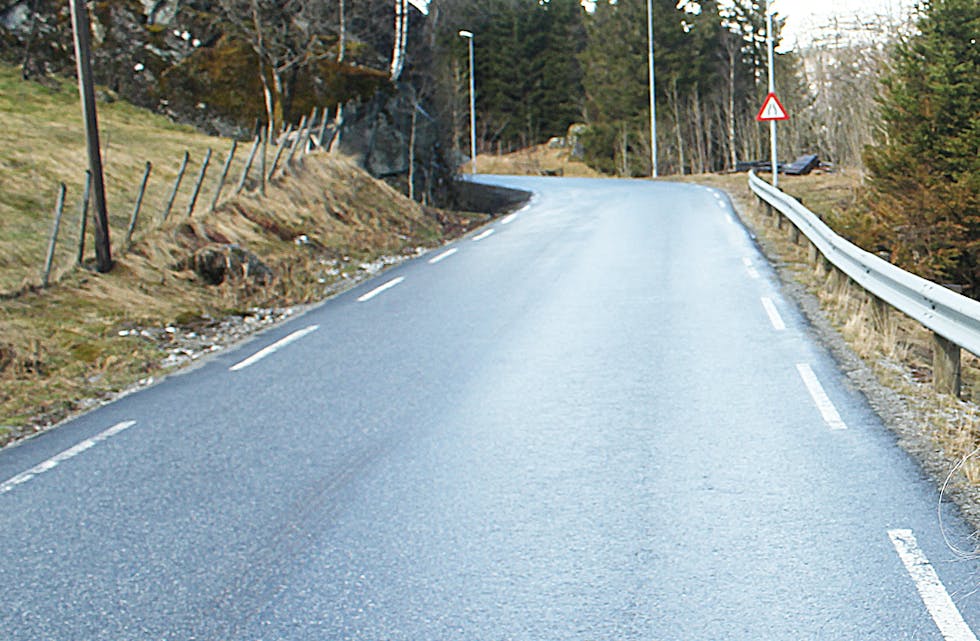 Bebuarar langs Espelandsvegen har mange gonger reagert på villmannskjøring langs vegen, som har ei mengde bustader på begge sider. Søndag kveld skal ein motorsyklist ha drive uvøren kjøring, ifølge ein meldar.