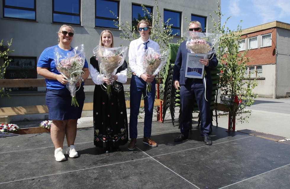 Prisvinnarar 17. mai. Frå venstre: Hildeborg Juvet Hugdal, Signe Saltnes Aarhus, Elias Dybing og Ola Breivik. Thomas Karbøl Oxaal var ikkje til stades.