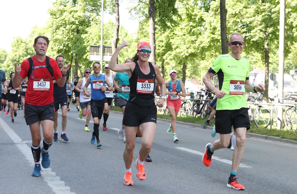Gro Anita og Tore (3056) i løypa under Stockholm maraton i fjor.