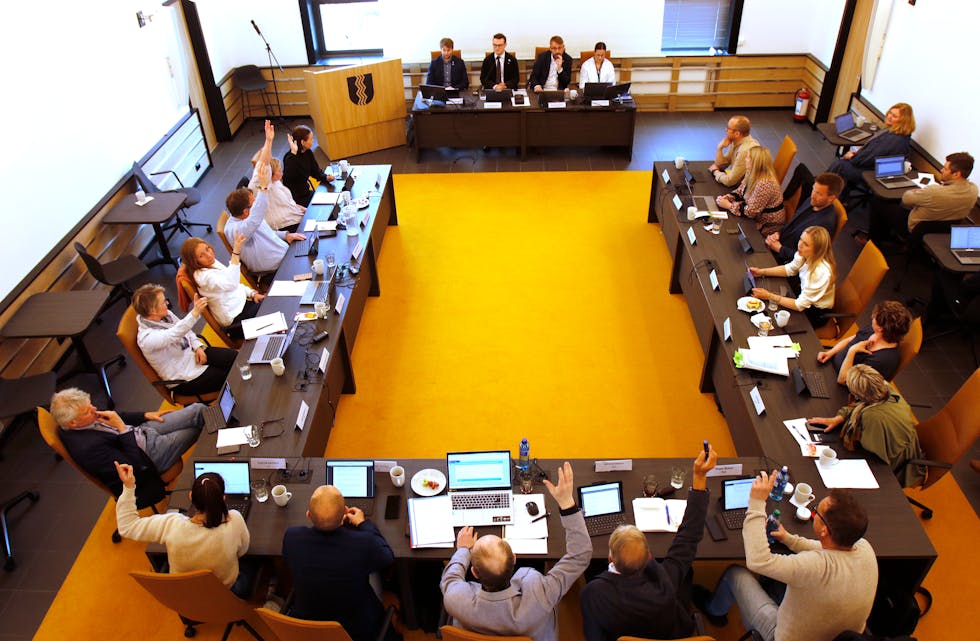 Lokallagsleiar i Utdanningsforbundet, Stefan Moen Søfting, reagerer på ei formulering i dei nye retningslinjene for folkevalde i Sauda, som fekk støtte med fire mot tre stemmer i formannskapet. Onsdag skal retningslinjene opp i kommunestyret.