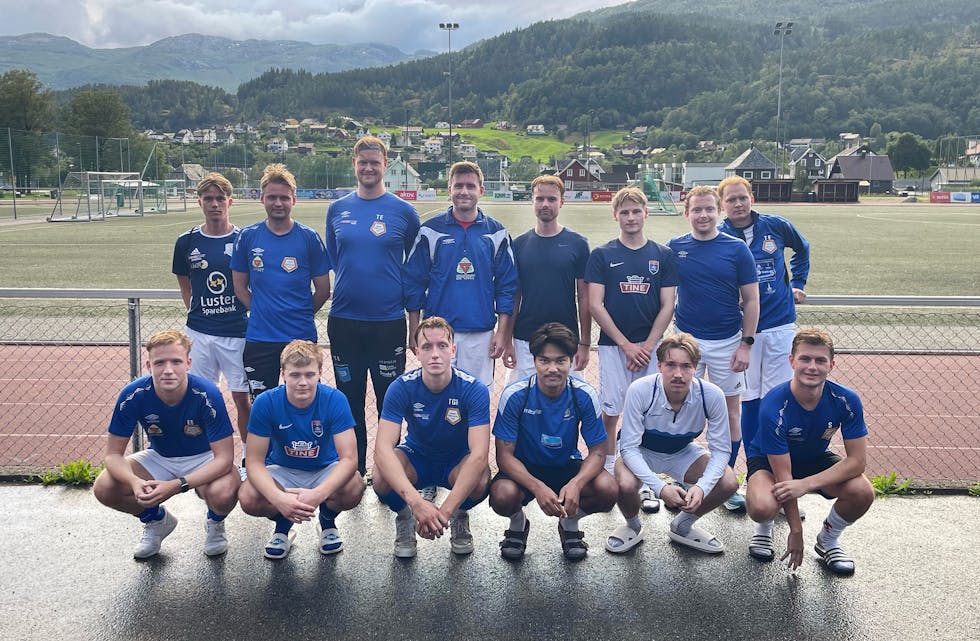 Denne gjengen møtte på treninga tysdag 30. juli. Bak frå venstre: Bak frå venstre: Theo Herheim Egge, Jonas Øvrebø, Tobias Espevik, Lars Thomas Handegård, Even Jårvik, Henrik Haga, Sander Årthun og Eirik Espevik. Framme frå venstre: Kevin Bjelland, Daniel Ljung, Toralf Rusten, Watthana Arsapakdee, Mathias Hystad og Sigurd Årthun.