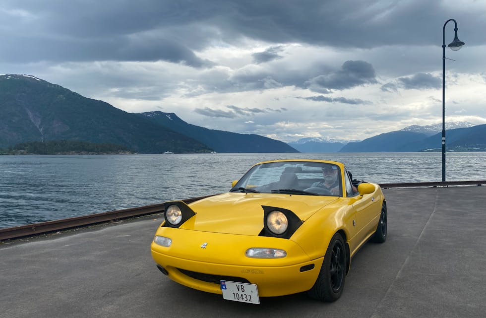 Ein slik cabriolet vekkjer oppsikt i sjøkanten på Vestlandet.