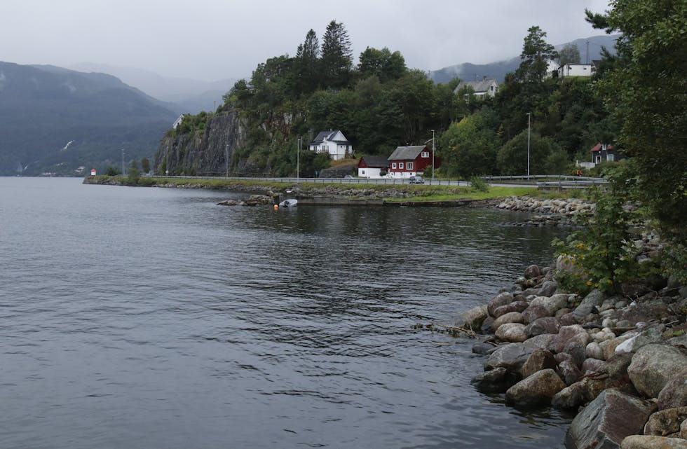 Kan delar av dette sjøområdet bli nytt landområde? Det ønsker politikarane ei nærmare avklaring på.