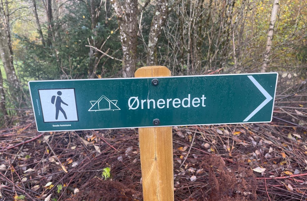 Namnet «Ørneredet» har vekt harme i Sauda, og nå skal dagsturhytta skifta namn. Nå er dei 14 namneforslaga på høyring hos Språkrådet og Kartverket.